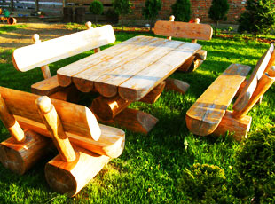 Meble ogrodowe drewniane