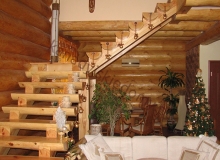 Schody drewniane dla domów z bali