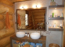 Wnętrza domów z bali - Łazienki