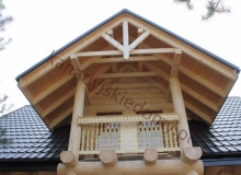 Barierki do schodów w domach z bali